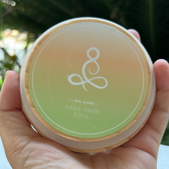 Jasmine & Chai DW Home Scented Candle - Picture 14 of 15